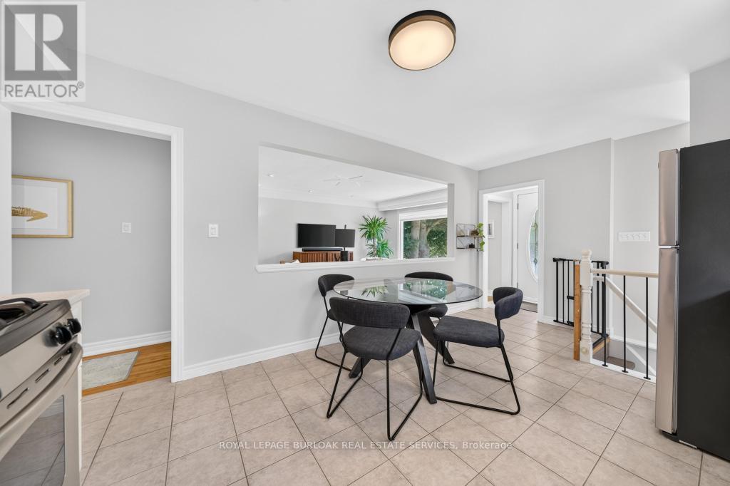 2209 Caroline Street, Burlington, Ontario  L7R 1M4 - Photo 11 - W13478794