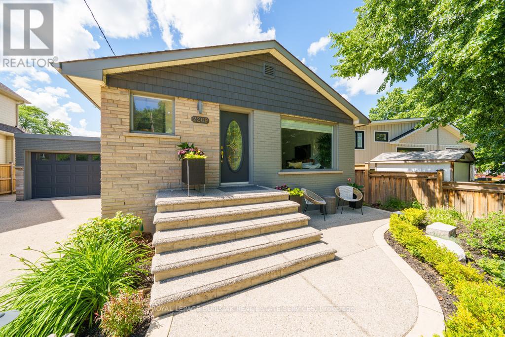 2209 Caroline Street, Burlington, Ontario  L7R 1M4 - Photo 4 - W13478794