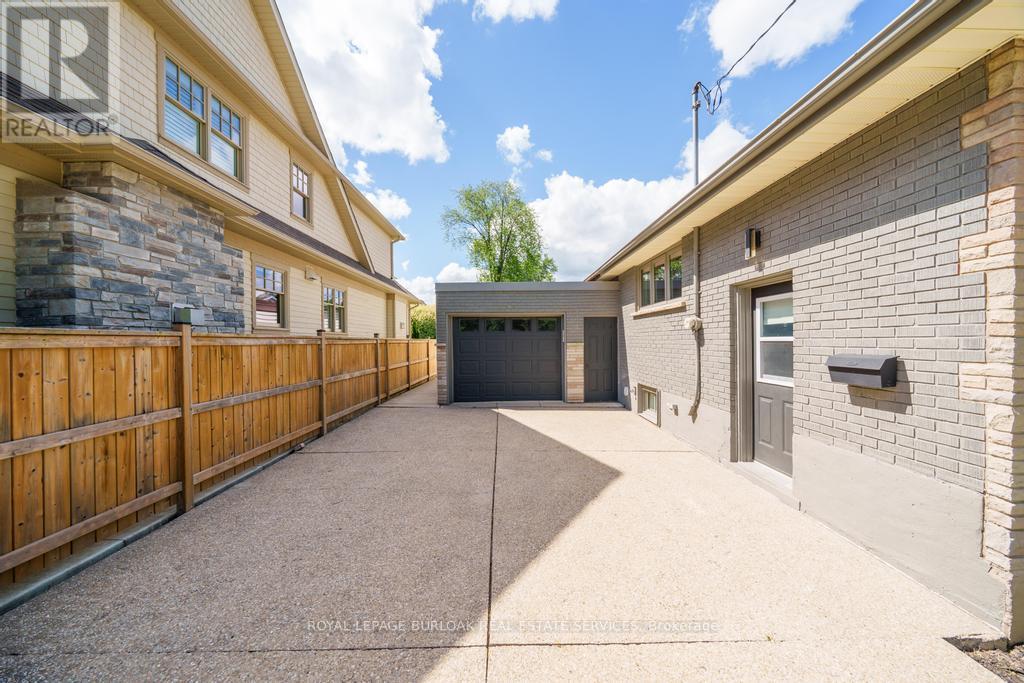 2209 Caroline Street, Burlington, Ontario  L7R 1M4 - Photo 5 - W13478794