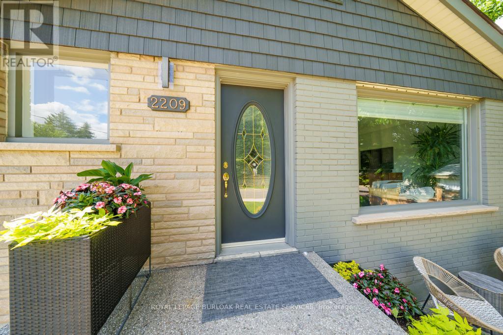 2209 Caroline Street, Burlington, Ontario  L7R 1M4 - Photo 6 - W13478794
