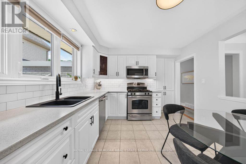 2209 Caroline Street, Burlington, Ontario  L7R 1M4 - Photo 9 - W13478794