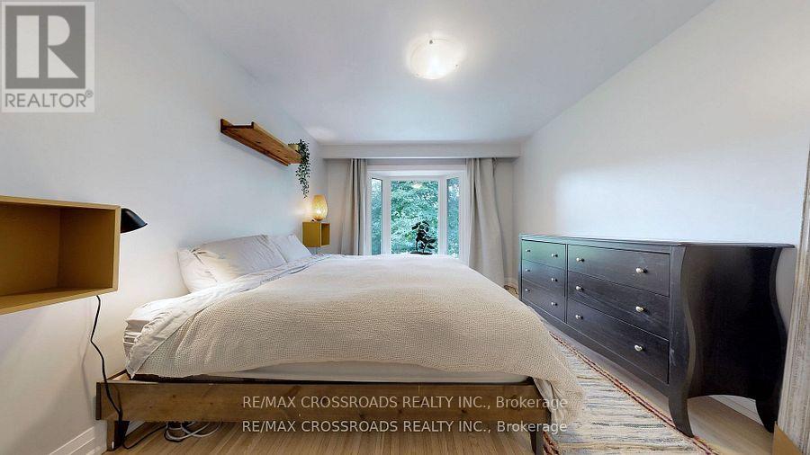 12a Delroy Drive, Toronto, Ontario  M8Y 1M7 - Photo 12 - W13478856