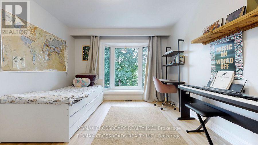 12a Delroy Drive, Toronto, Ontario  M8Y 1M7 - Photo 15 - W13478856