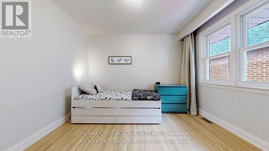 12a Delroy Drive, Toronto, Ontario  M8Y 1M7 - Photo 17 - W13478856