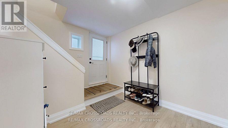 12a Delroy Drive, Toronto, Ontario  M8Y 1M7 - Photo 20 - W13478856