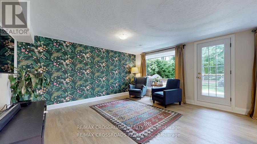 12a Delroy Drive, Toronto, Ontario  M8Y 1M7 - Photo 21 - W13478856