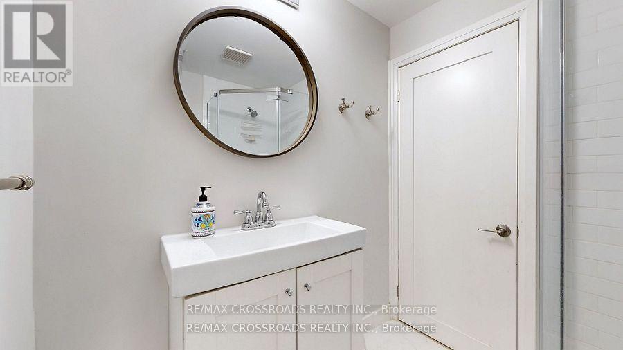 12a Delroy Drive, Toronto, Ontario  M8Y 1M7 - Photo 32 - W13478856