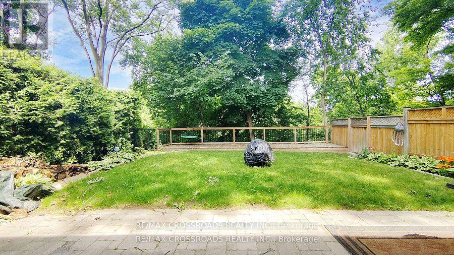 12a Delroy Drive, Toronto, Ontario  M8Y 1M7 - Photo 34 - W13478856