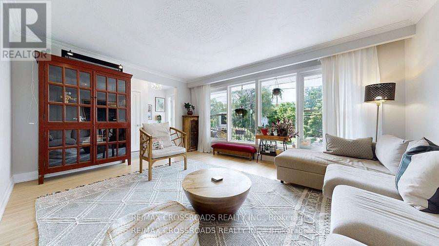 12a Delroy Drive, Toronto, Ontario  M8Y 1M7 - Photo 4 - W13478856