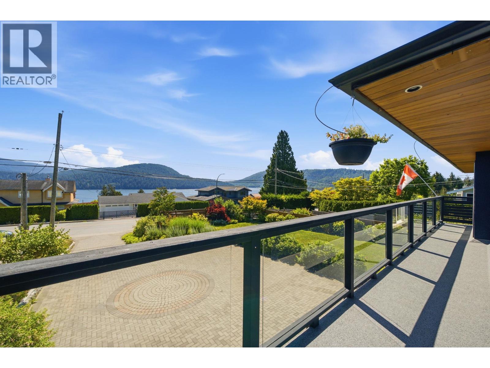 575 N Dollarton Highway, North Vancouver, British Columbia  V7G 1N3 - Photo 3 - R3138831