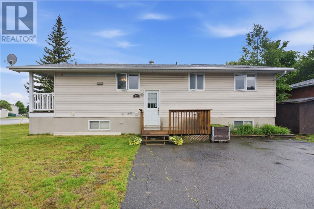3007 Marie Avenue, Val Caron, Ontario  P3N 1C2 - Photo 2 - 2128713