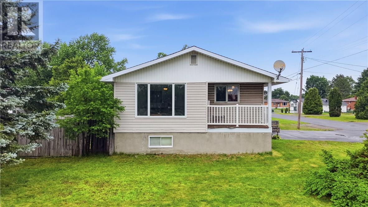 3007 Marie Avenue, Val Caron, Ontario  P3N 1C2 - Photo 3 - 2128713