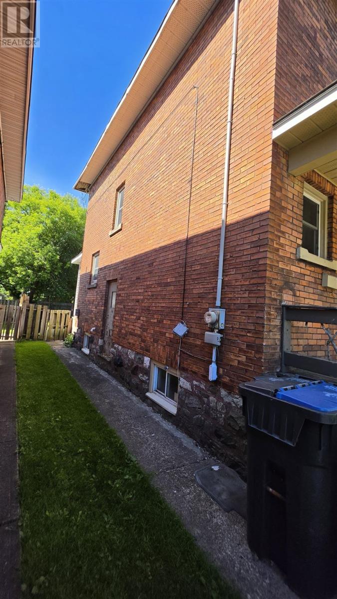 257 Alexandra St, Sault Ste. Marie, Ontario  P6A 1J7 - Photo 3 - SM260171