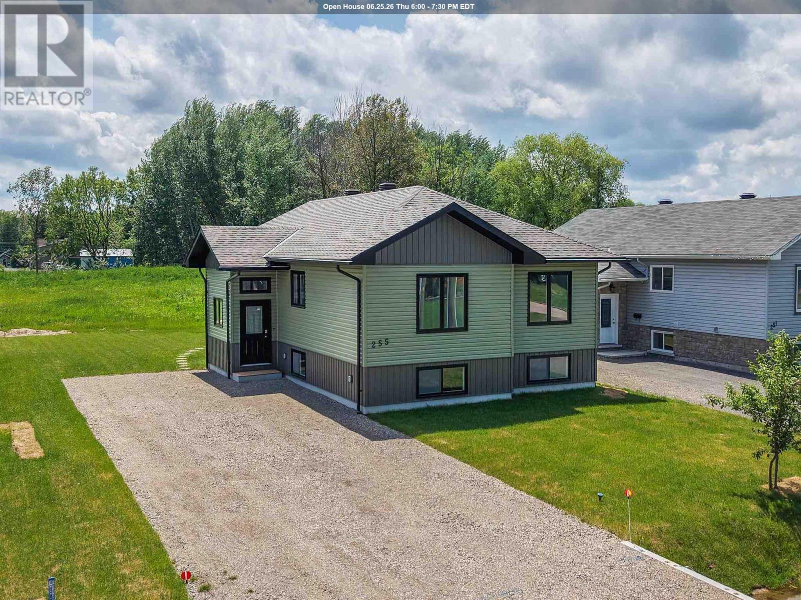 255 East Balfour ST, Sault Ste. Marie, Ontario