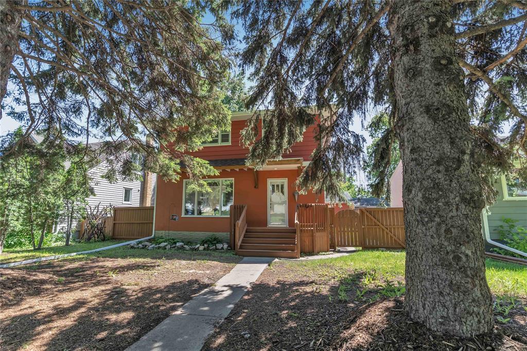 694 Brock Street, Winnipeg, Manitoba  R3N 0Z4 - Photo 0 - 202614473