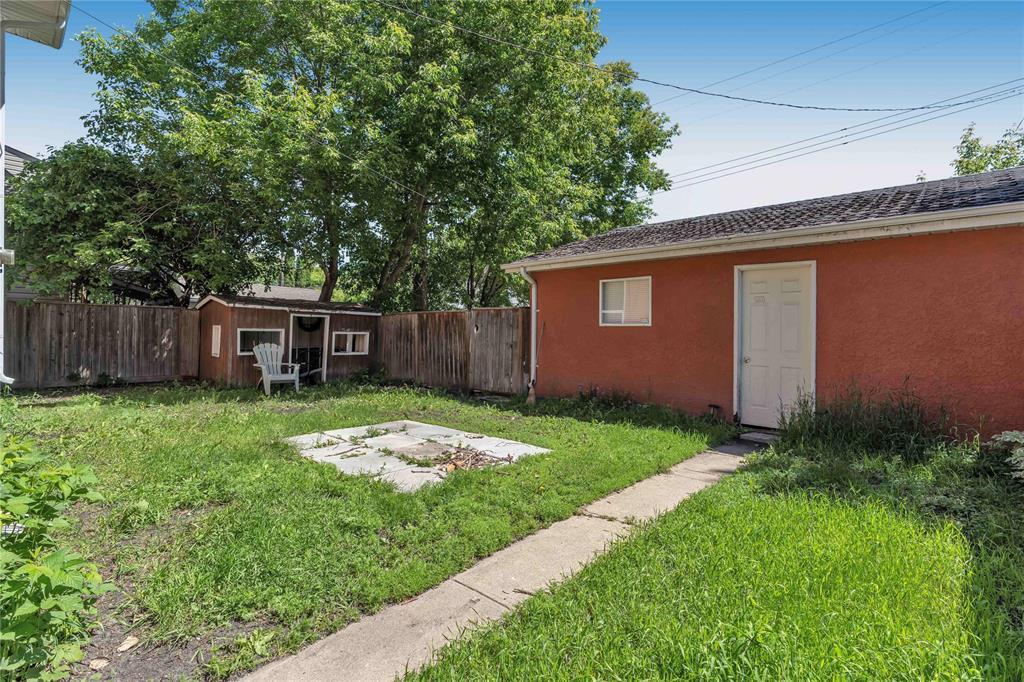 694 Brock Street, Winnipeg, Manitoba  R3N 0Z4 - Photo 29 - 202614473