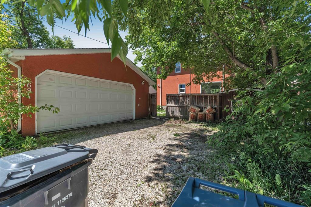 694 Brock Street, Winnipeg, Manitoba  R3N 0Z4 - Photo 30 - 202614473