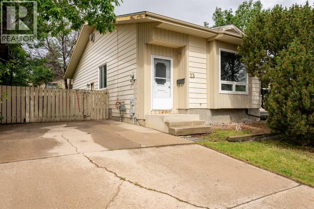 23 Dakota Road W, lethbridge, Alberta
