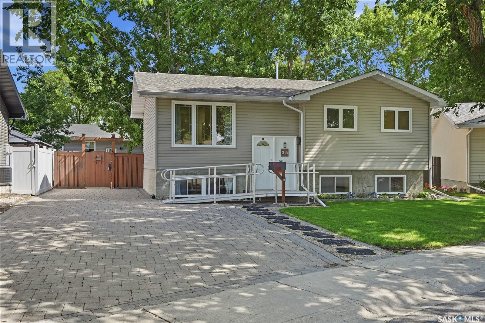 35 Blackman PLACE, Regina, Saskatchewan