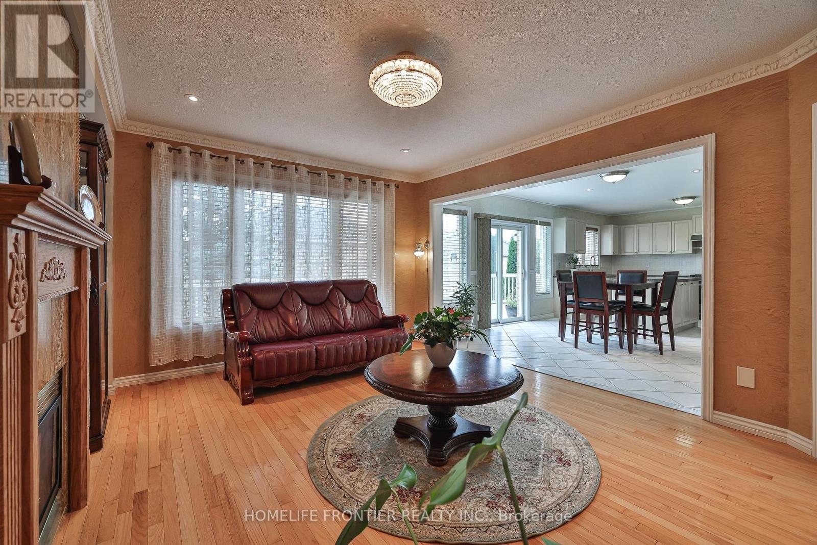 110 Red River Crescent, Newmarket, Ontario  L3X 2R1 - Photo 10 - N13479008