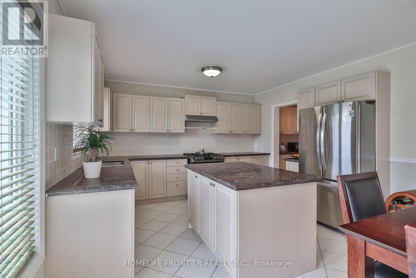 110 Red River Crescent, Newmarket, Ontario  L3X 2R1 - Photo 12 - N13479008