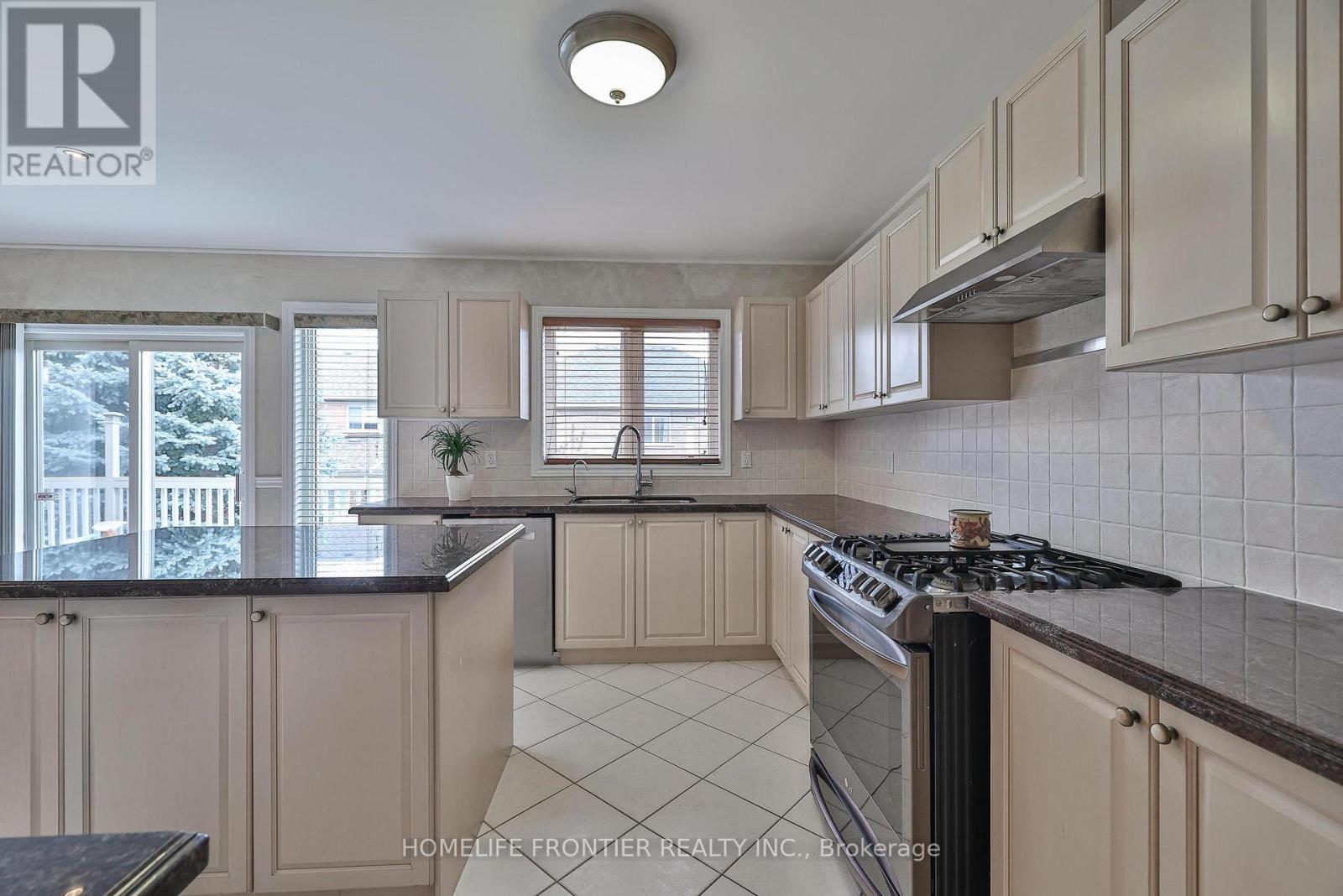 110 Red River Crescent, Newmarket, Ontario  L3X 2R1 - Photo 14 - N13479008