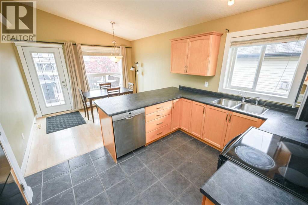 8821 113 Avenue, Grande Prairie, Alberta  T8X 1S2 - Photo 3 - A2312832