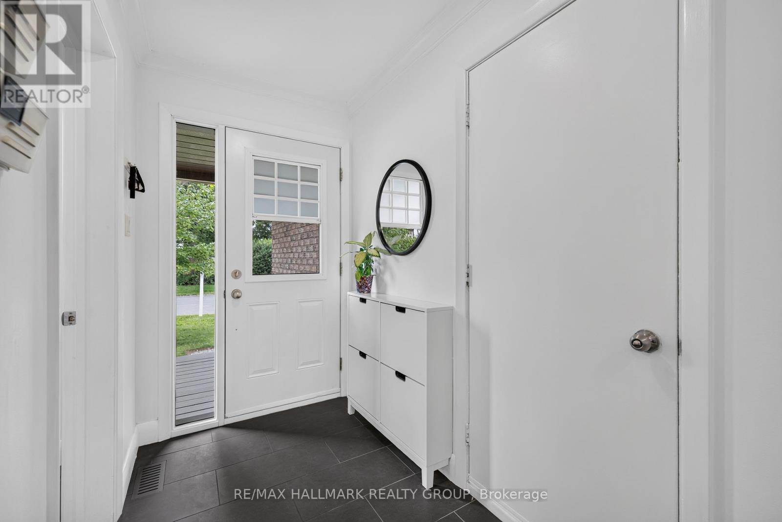 1797 Bromont Way, Ottawa, Ontario  K1C 5J7 - Photo 4 - X13479380