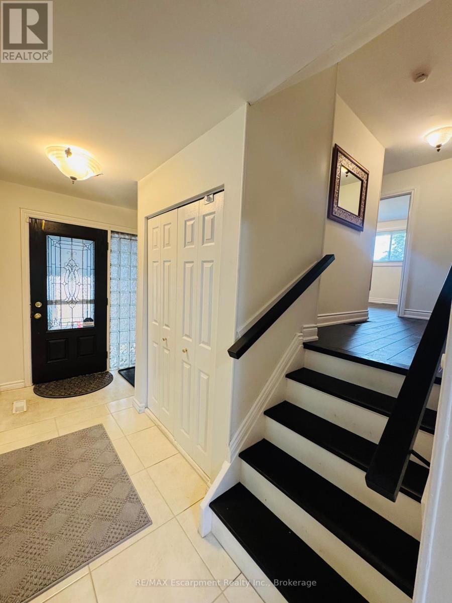 3361 Rexway Drive, Burlington, Ontario  L7N 2L2 - Photo 2 - W13479348