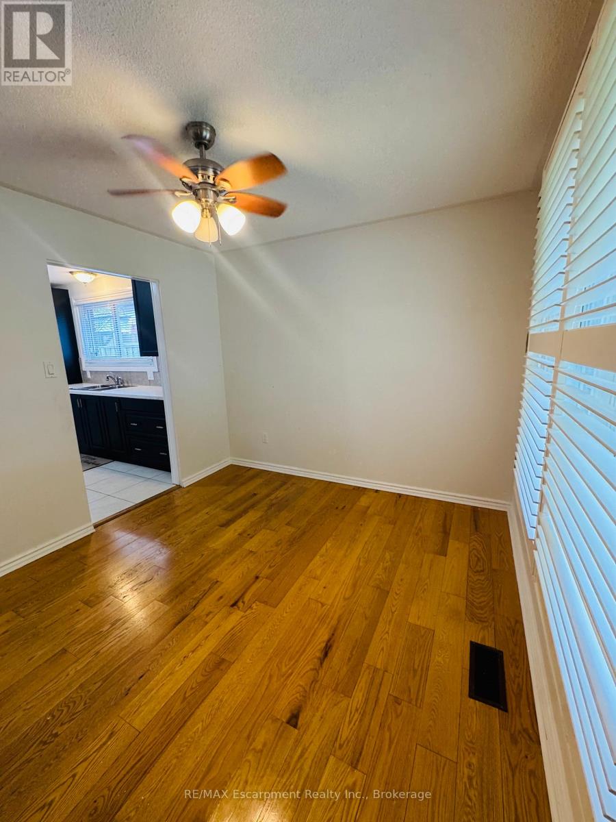 3361 Rexway Drive, Burlington, Ontario  L7N 2L2 - Photo 4 - W13479348