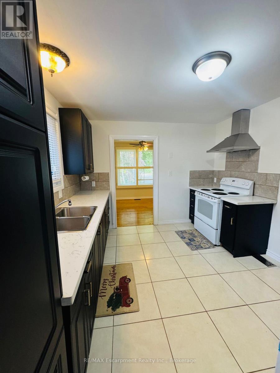 3361 Rexway Drive, Burlington, Ontario  L7N 2L2 - Photo 5 - W13479348