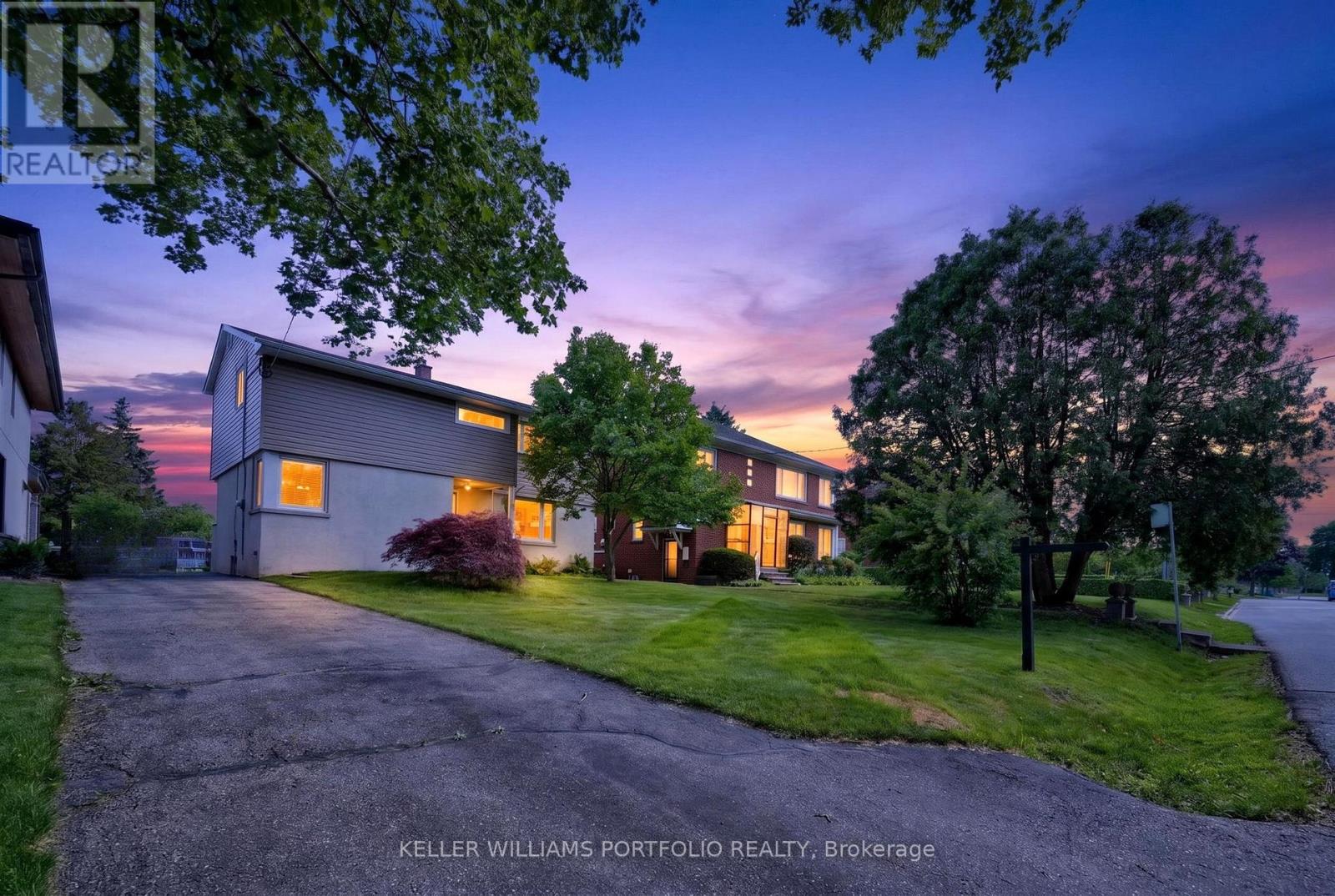 23 GRAYSTONE GARDENS, Toronto, Ontario