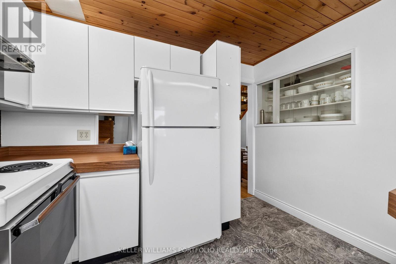 23 Graystone Gardens, Toronto, Ontario  M8Z 3C2 - Photo 14 - W13478974