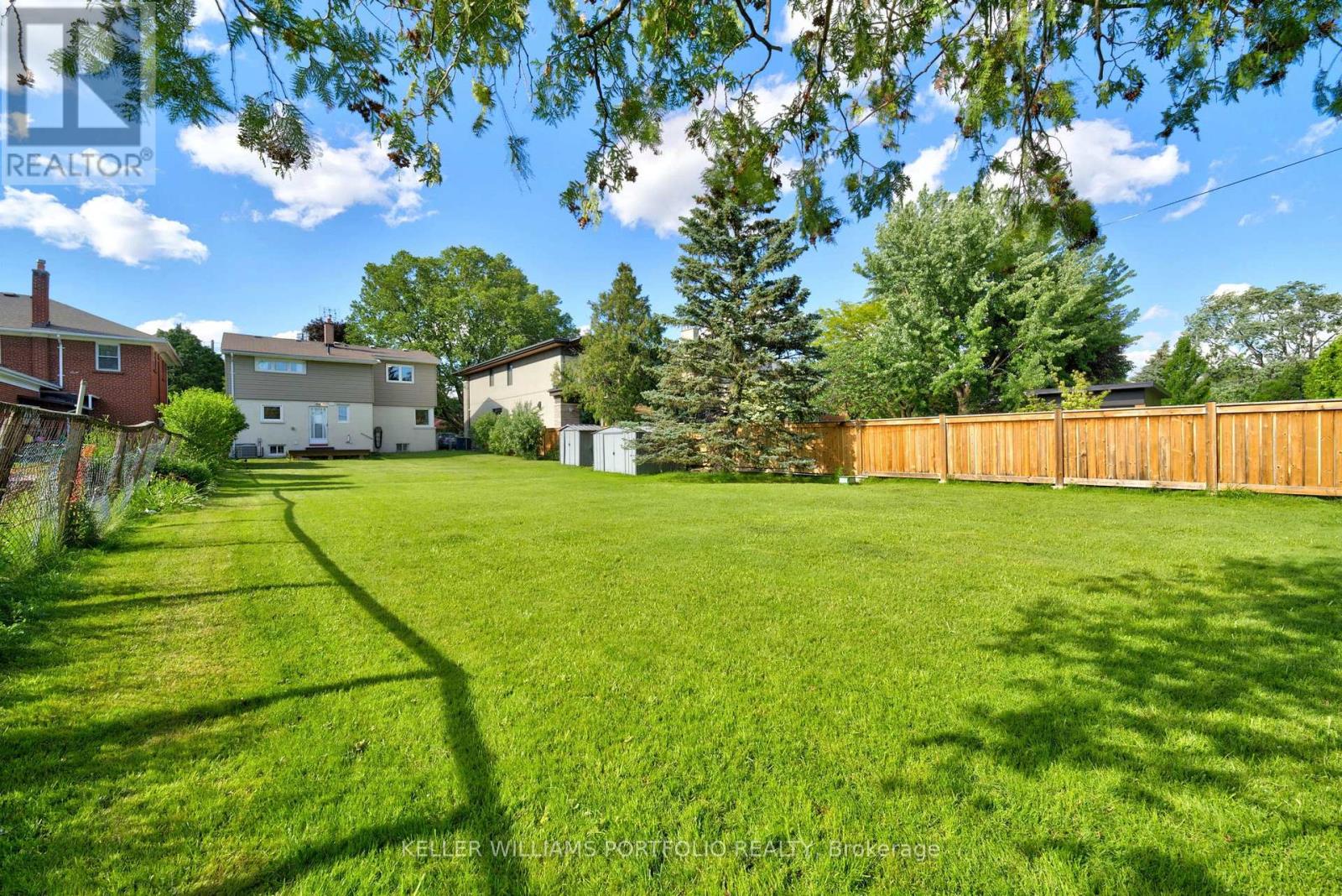 23 Graystone Gardens, Toronto, Ontario  M8Z 3C2 - Photo 32 - W13478974