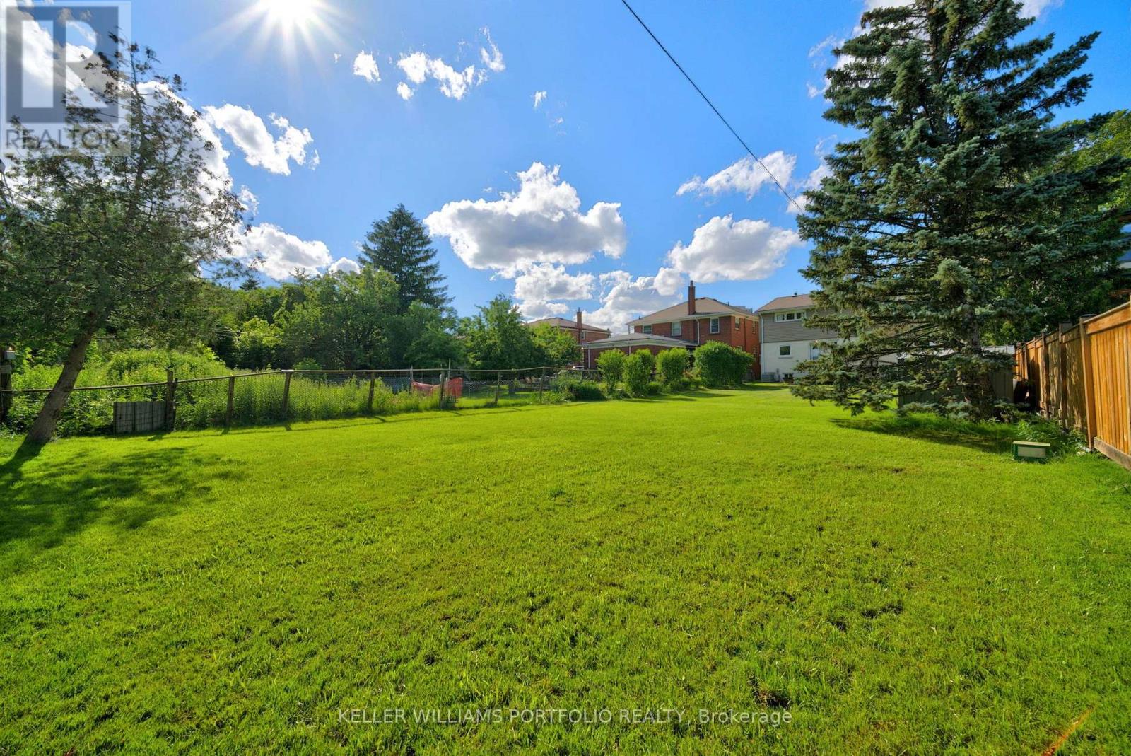 23 Graystone Gardens, Toronto, Ontario  M8Z 3C2 - Photo 33 - W13478974
