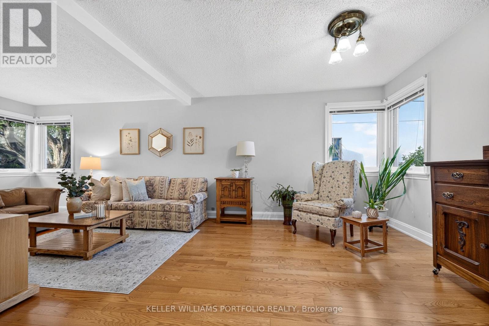 23 Graystone Gardens, Toronto, Ontario  M8Z 3C2 - Photo 4 - W13478974