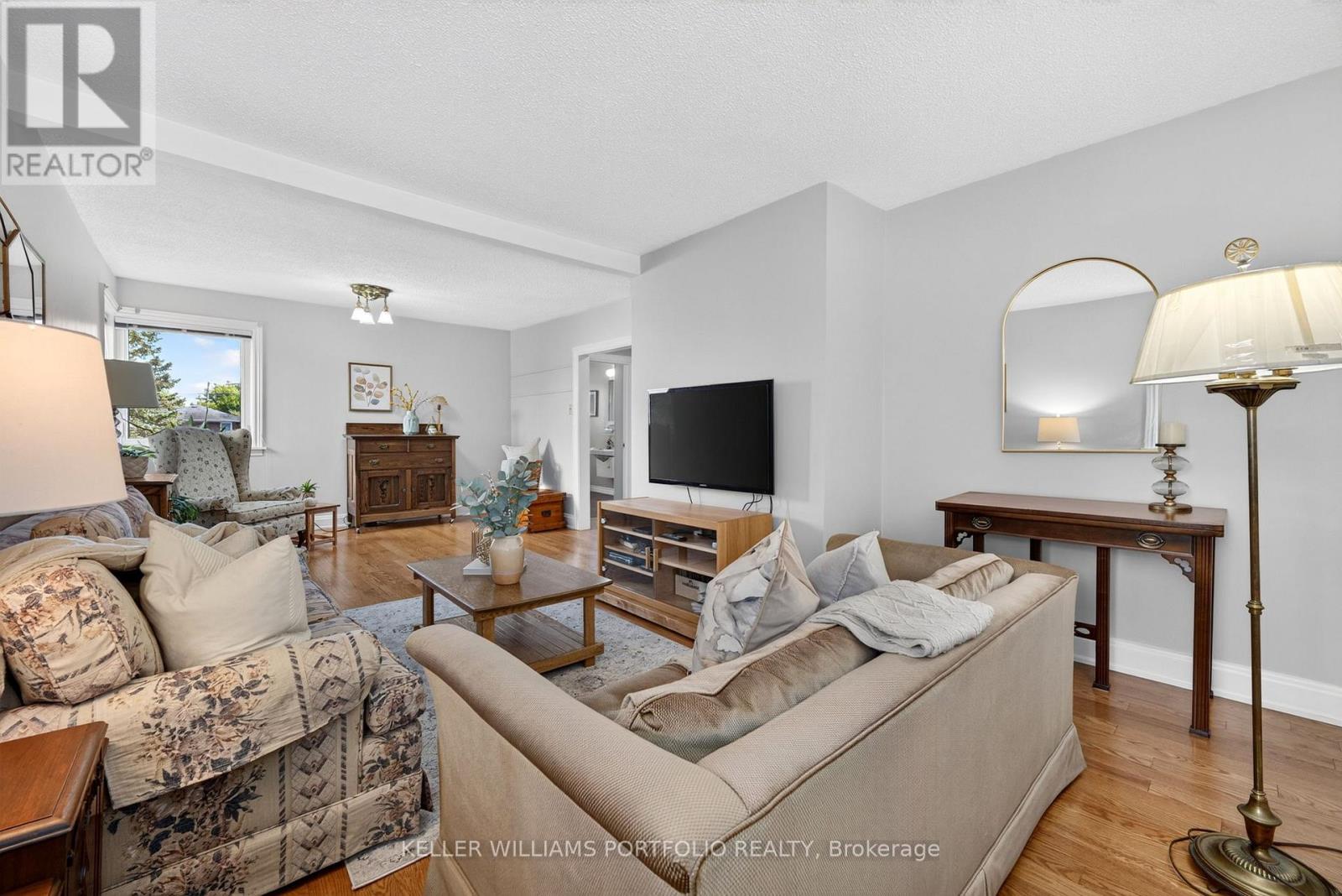 23 Graystone Gardens, Toronto, Ontario  M8Z 3C2 - Photo 7 - W13478974