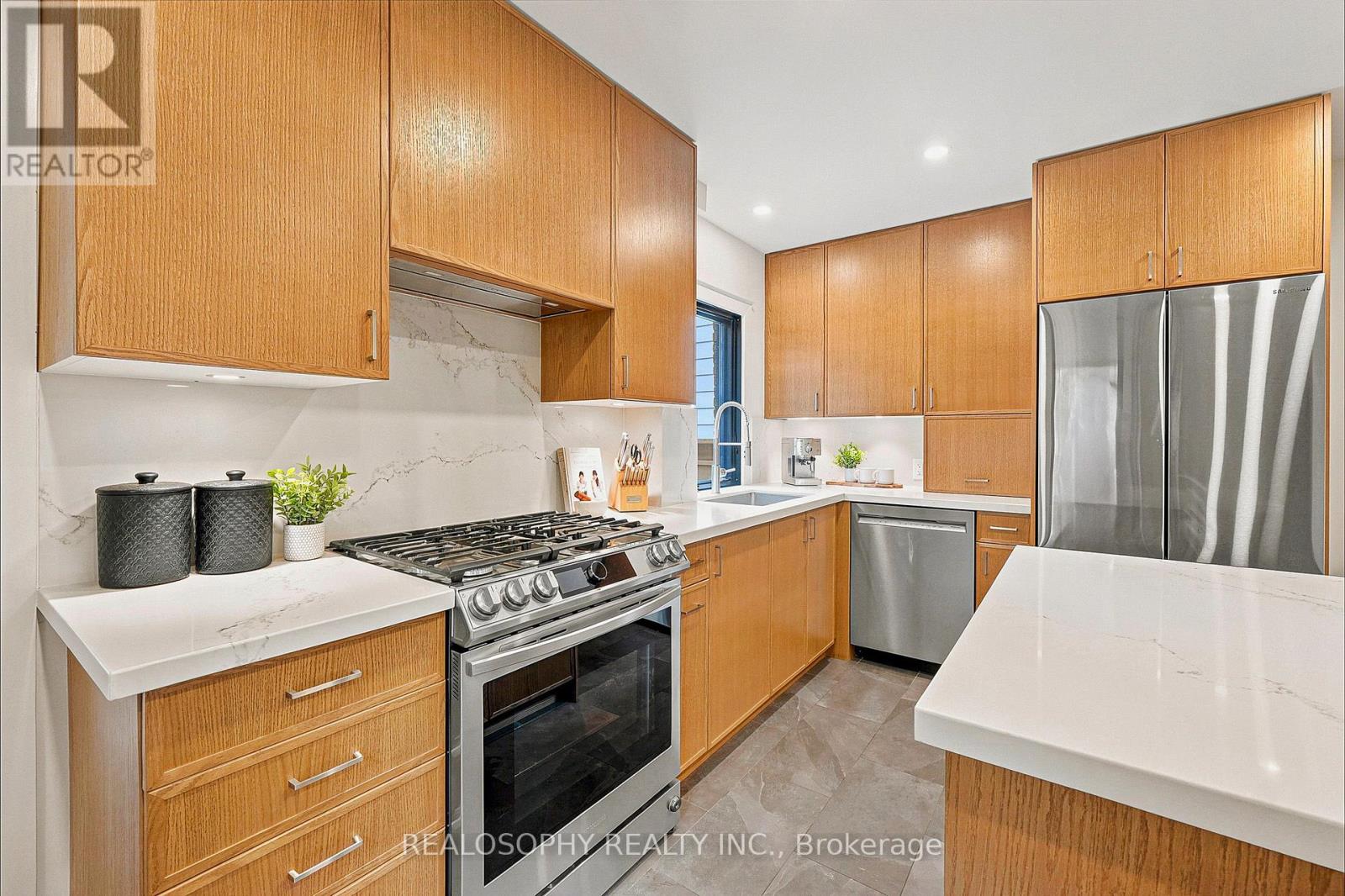 44 Gilmour Avenue, Toronto, Ontario  M6P 3A9 - Photo 14 - W13479072