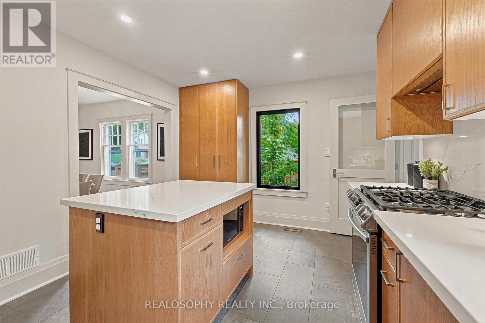 44 Gilmour Avenue, Toronto, Ontario  M6P 3A9 - Photo 15 - W13479072