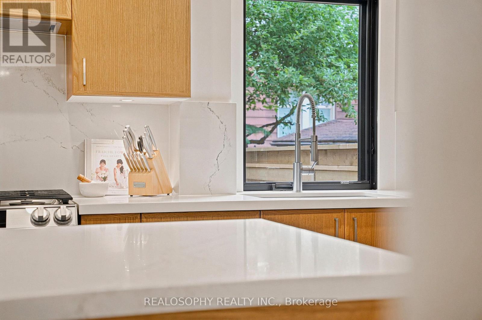 44 Gilmour Avenue, Toronto, Ontario  M6P 3A9 - Photo 16 - W13479072