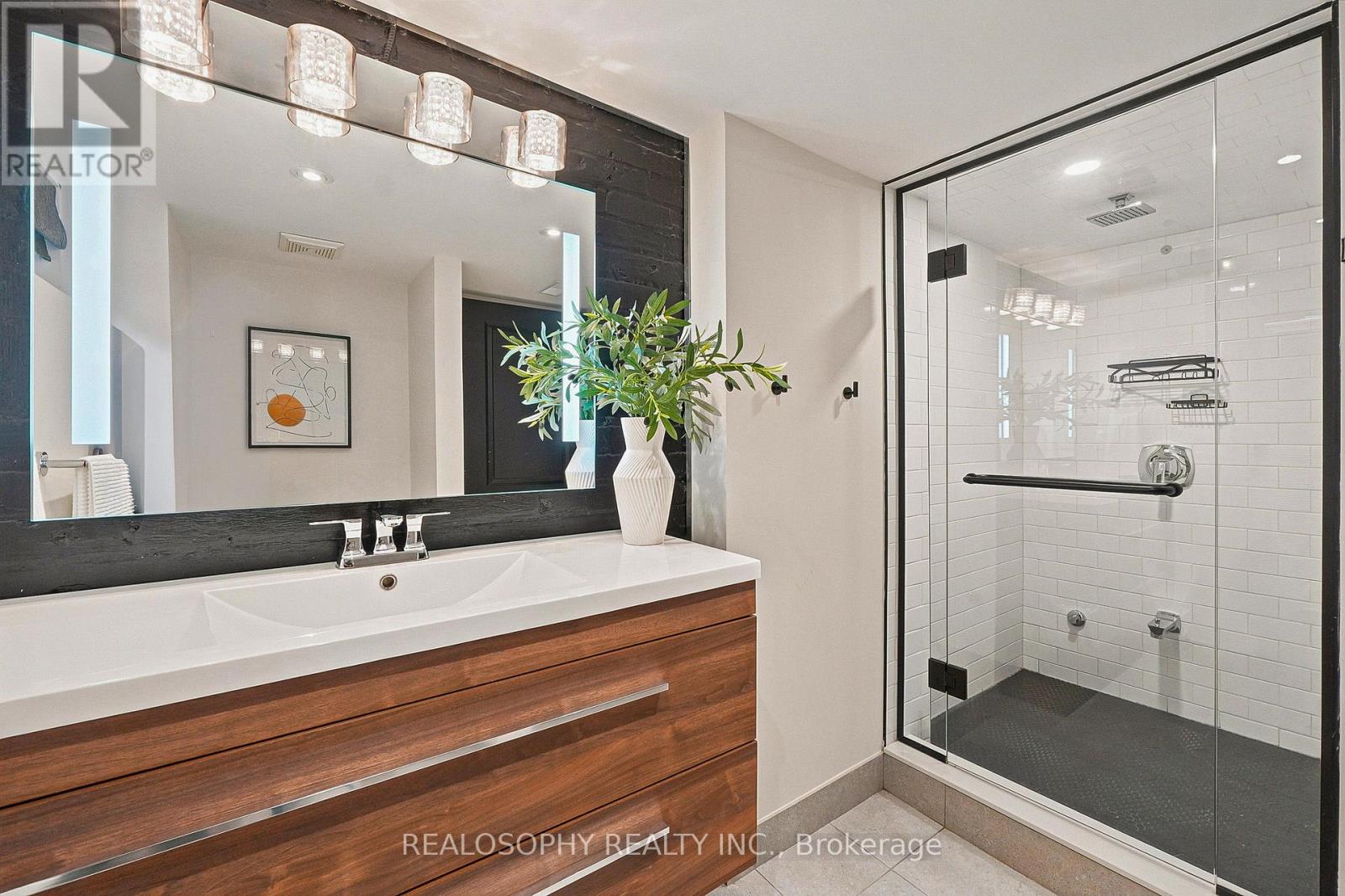 44 Gilmour Avenue, Toronto, Ontario  M6P 3A9 - Photo 34 - W13479072