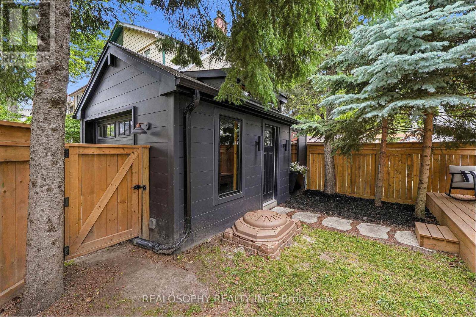 44 Gilmour Avenue, Toronto, Ontario  M6P 3A9 - Photo 41 - W13479072