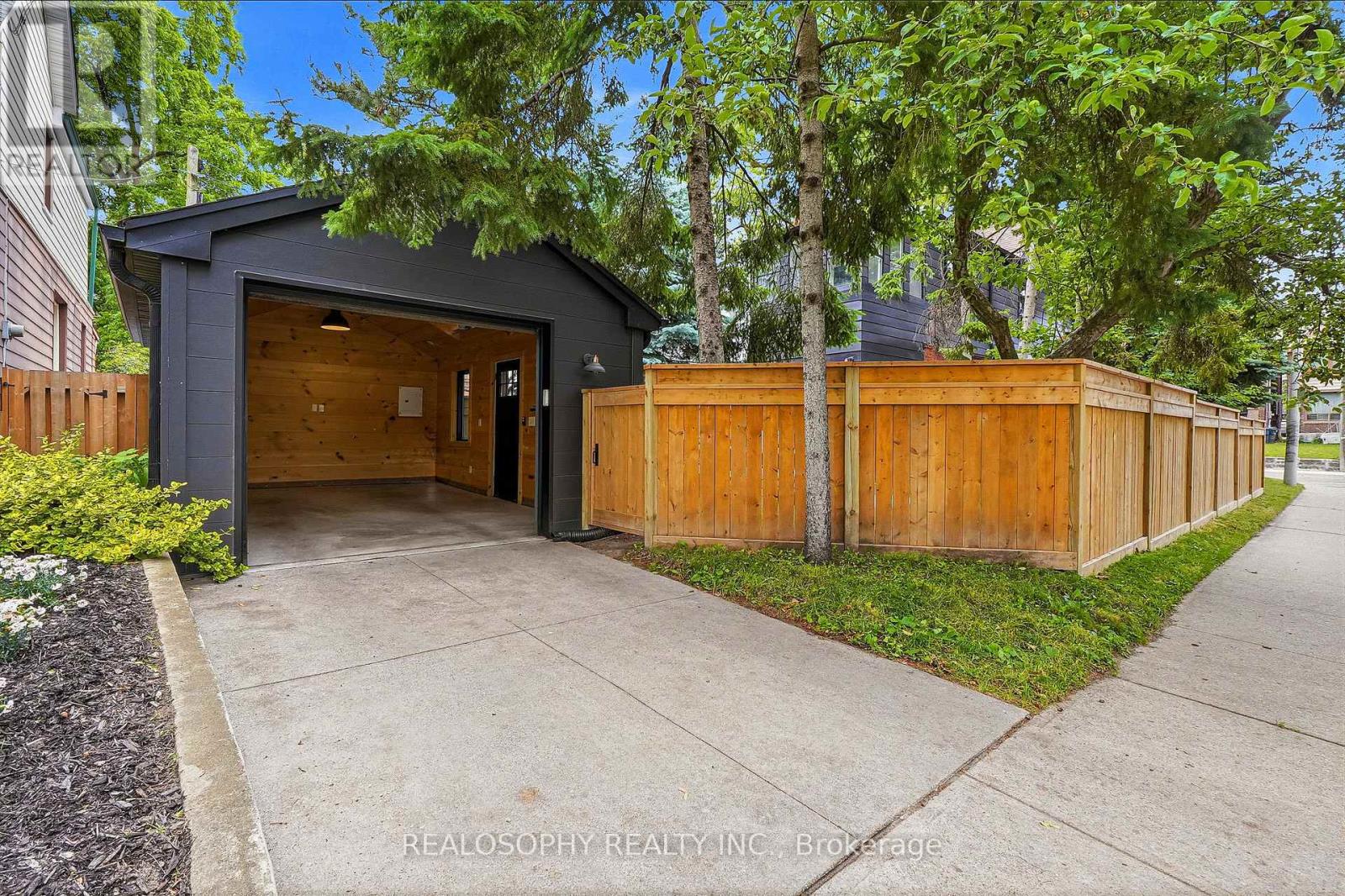 44 Gilmour Avenue, Toronto, Ontario  M6P 3A9 - Photo 43 - W13479072