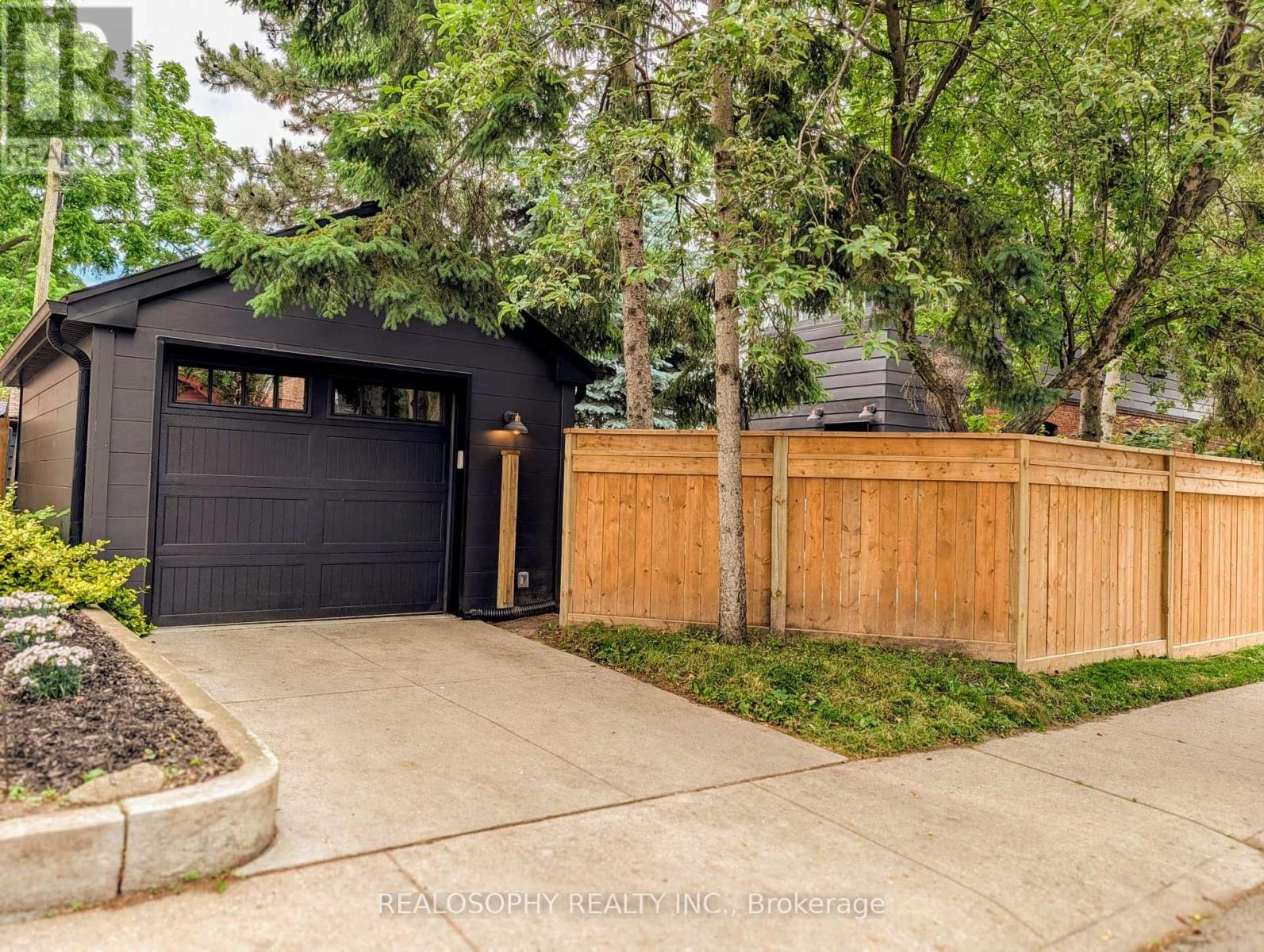 44 Gilmour Avenue, Toronto, Ontario  M6P 3A9 - Photo 44 - W13479072