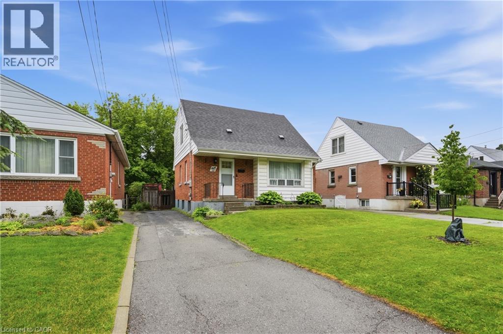 160 East 36th Street, Hamilton, Ontario  L8V 3Z4 - Photo 2 - 40842319