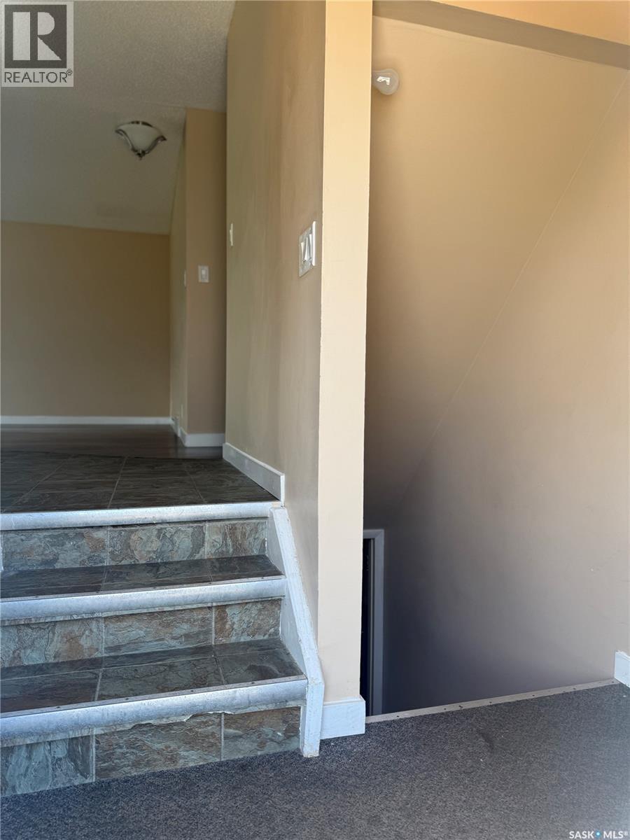 443 7th Avenue W, Melville, Saskatchewan  S0A 2P0 - Photo 2 - SK040290