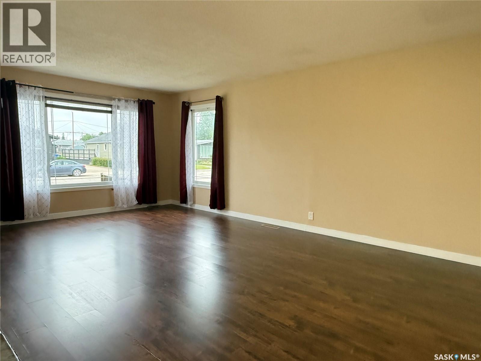 443 7th Avenue W, Melville, Saskatchewan  S0A 2P0 - Photo 3 - SK040290