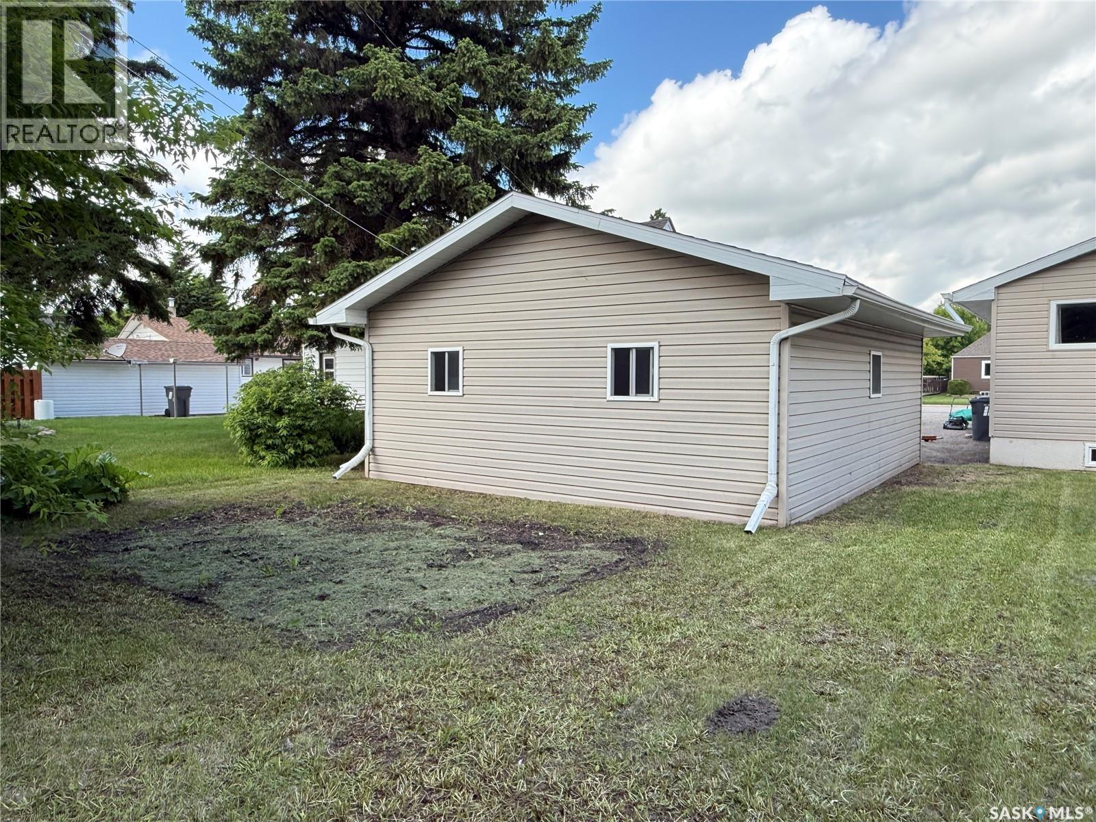 443 7th Avenue W, Melville, Saskatchewan  S0A 2P0 - Photo 34 - SK040290