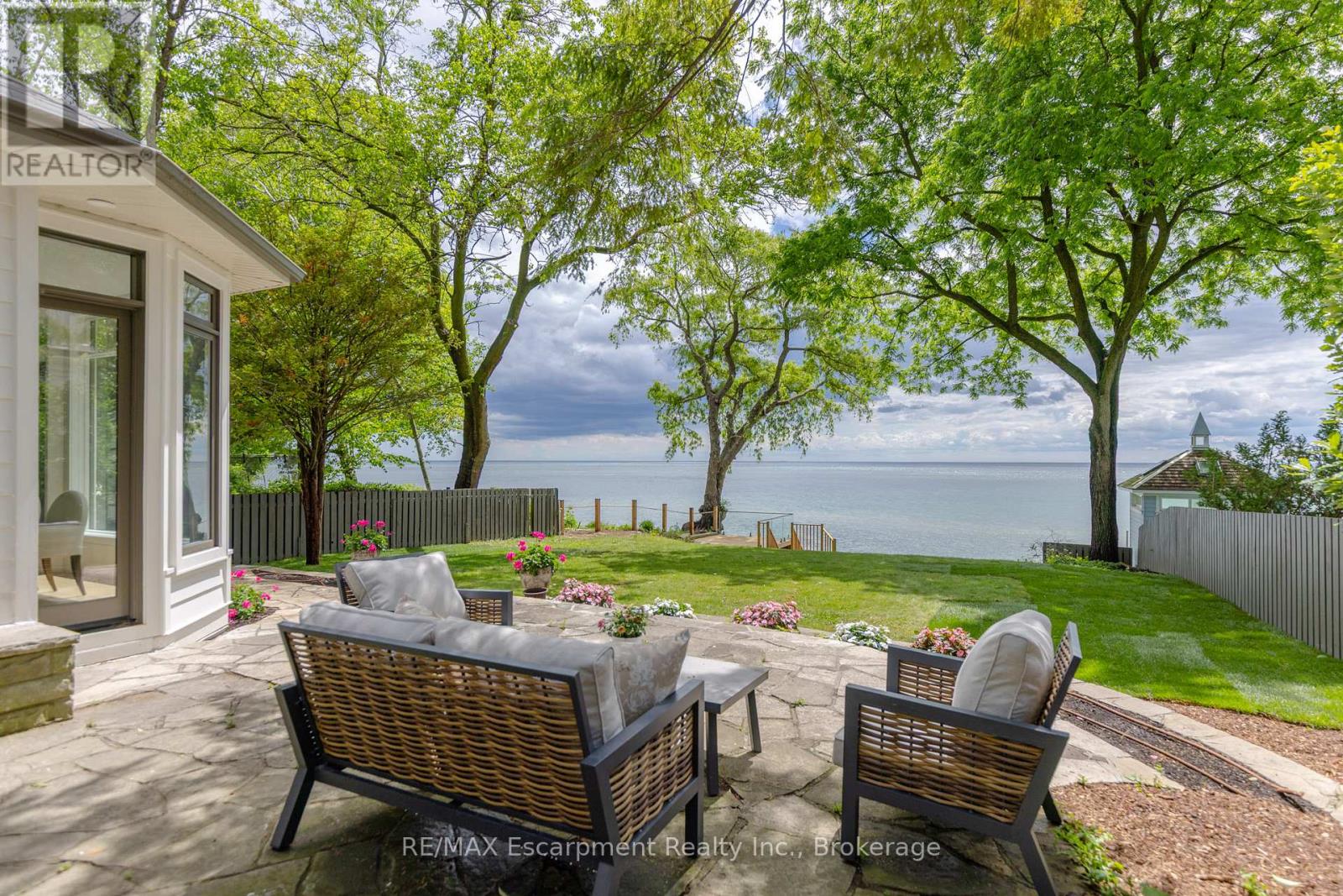 21 Second Street, Oakville, Ontario  L6J 3T1 - Photo 2 - W13477118