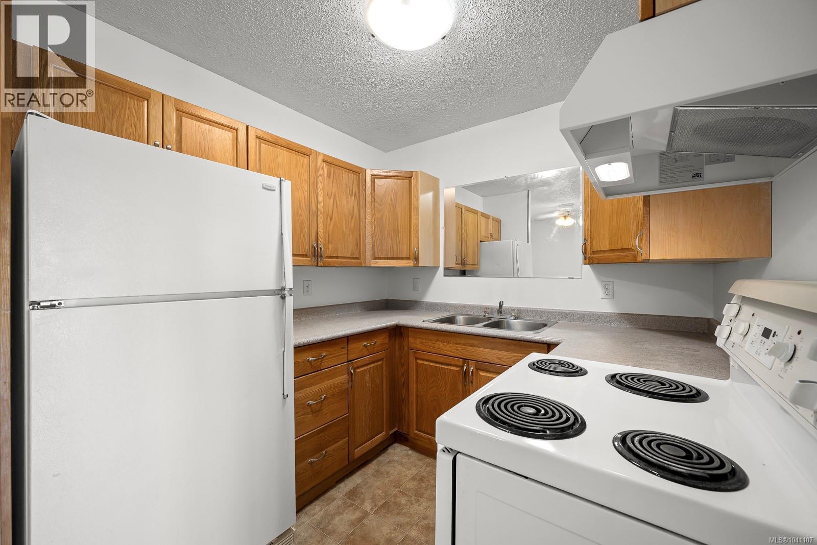 107 1130 Willemar Ave, Courtenay, British Columbia  V9N 3L9 - Photo 6 - 1041107